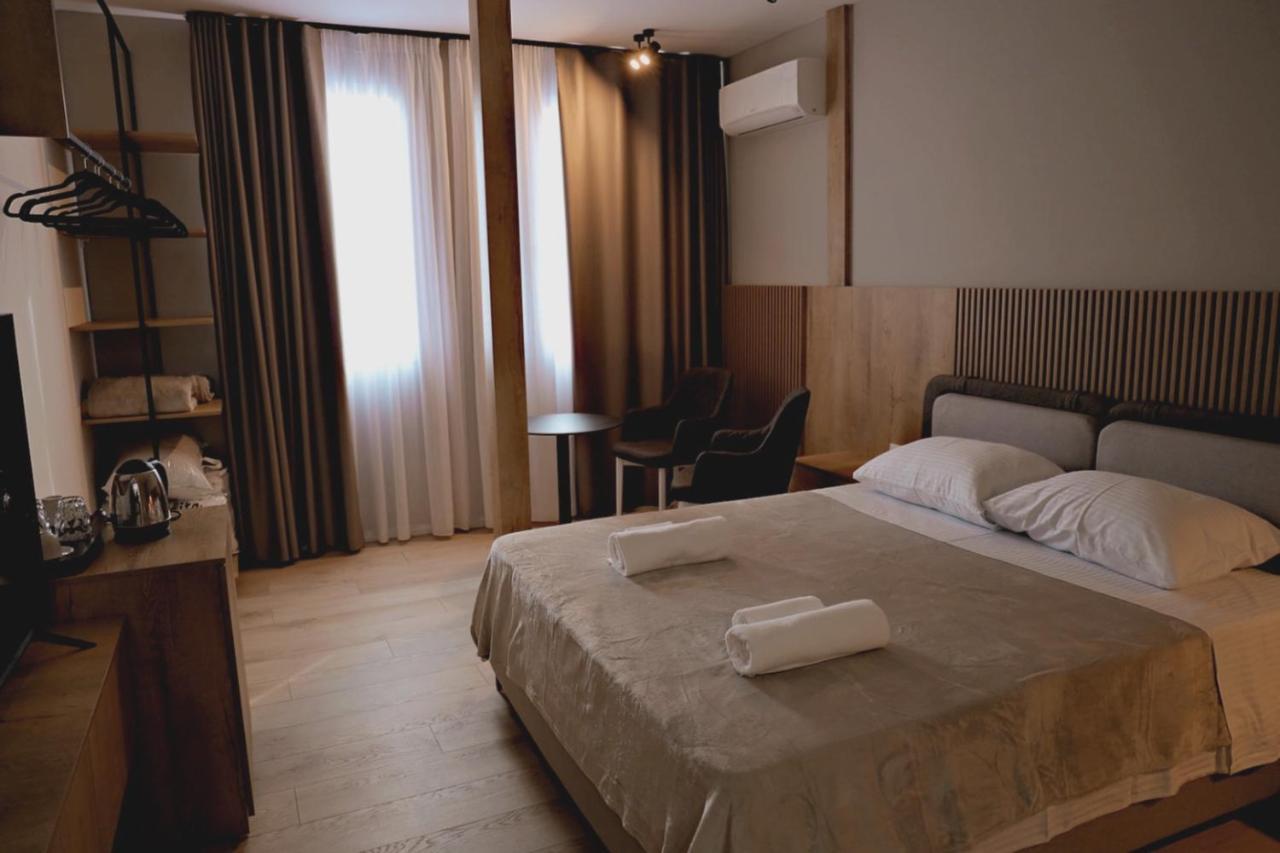 Sol Hotel Shkoder Exterior photo