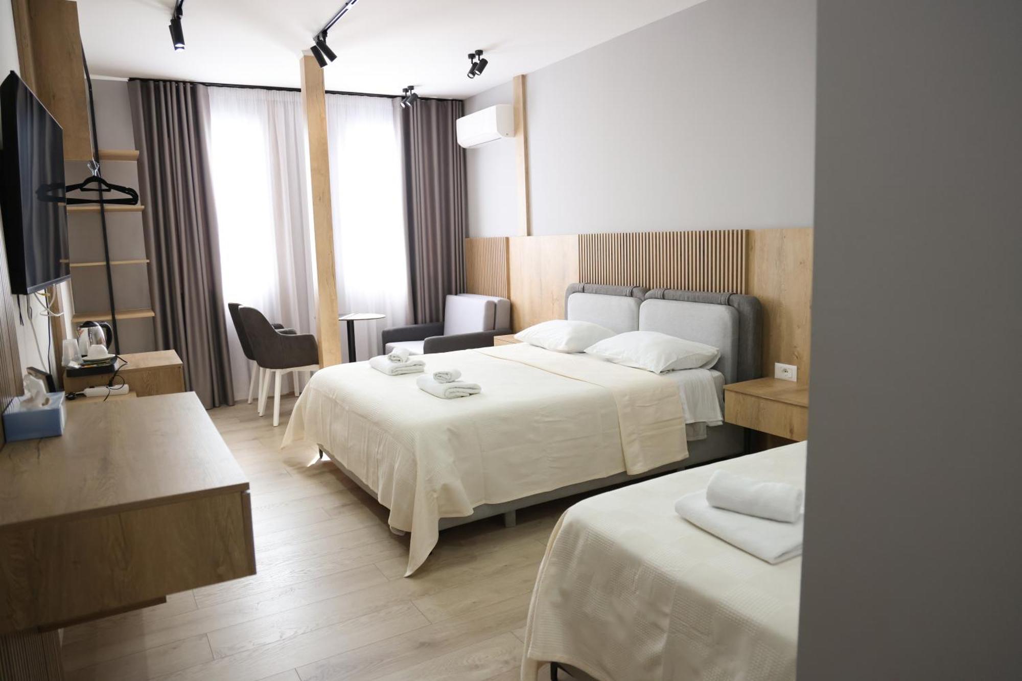 Sol Hotel Shkoder Exterior photo