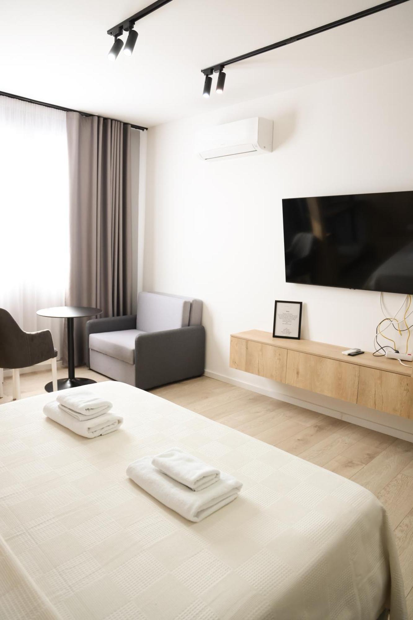 Sol Hotel Shkoder Exterior photo